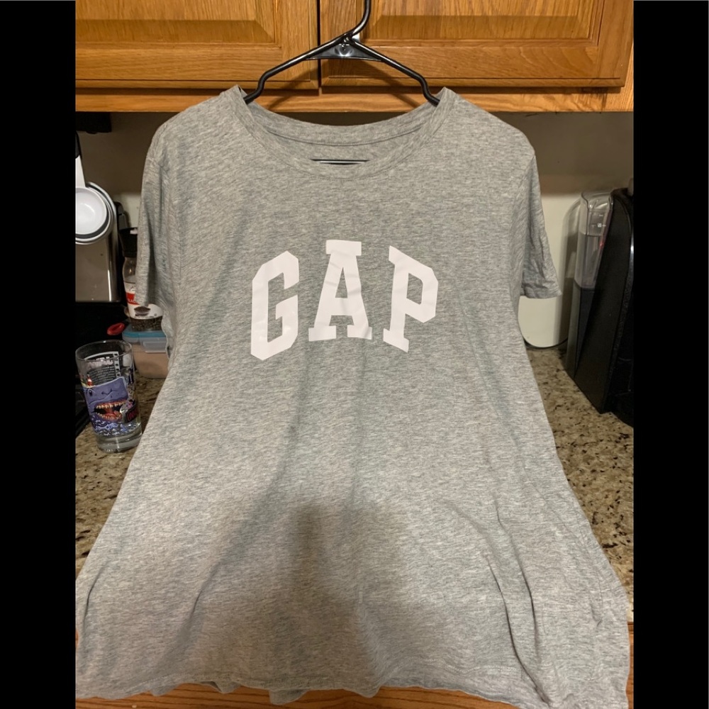 Gap tee
